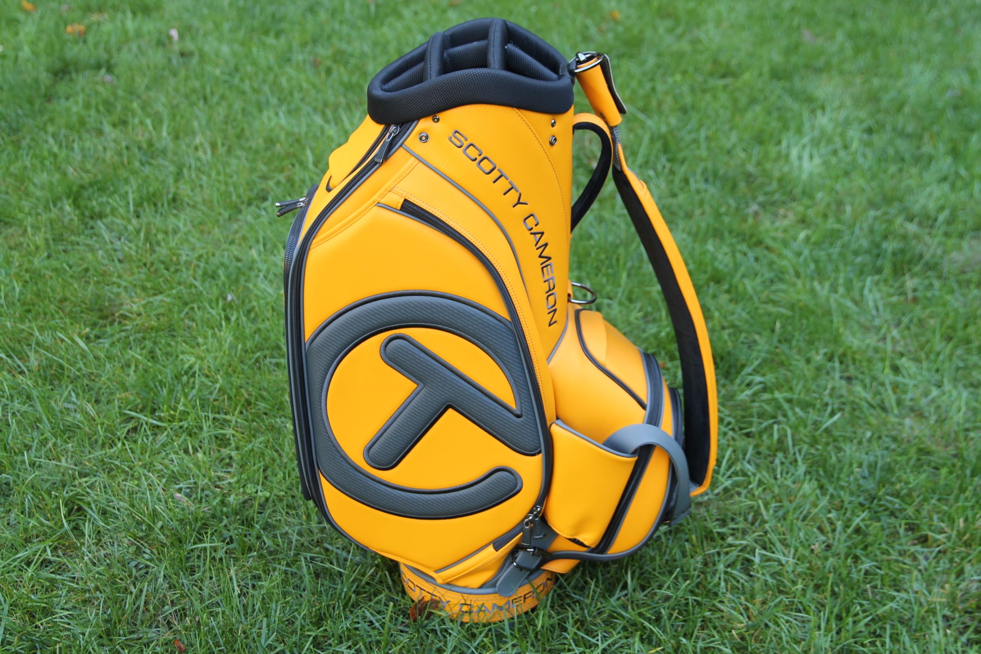 Scotty Cameron 7 Point Crown Staff Bag- Tour Bus Yellow – Tour Putters